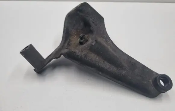 Mercedes-Benz E W211 Engine mounting bracket A6130960445 6130960445