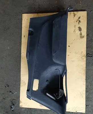 Audi Q7 4M Trunk/boot side trim panel 4M0863879