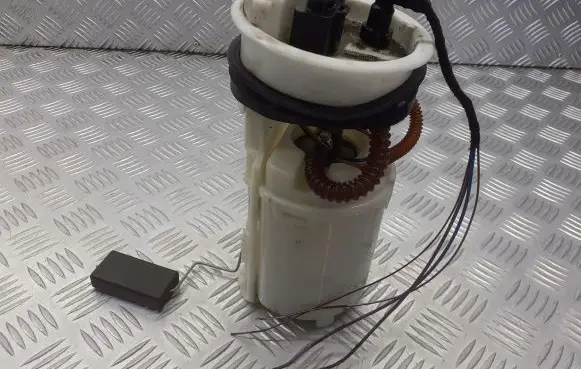 Skoda Octavia Mk1 (1U) Mechanical fuel pump 1L00919051H