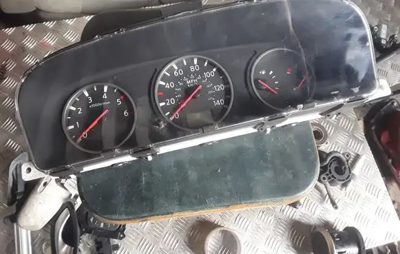 Nissan X-Trail T30 Speedometer (instrument cluster) EQ320FU