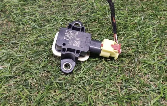 Audi A1 Airbag deployment crash/impact sensor 4H0955557