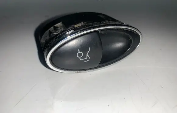 Mercedes-Benz E W211 Tailgate opening switch A2118211151