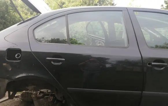 Skoda Octavia Mk2 (1Z) Rear door