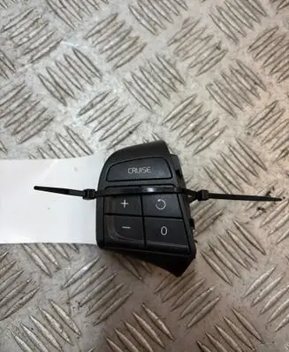 Volvo S80 Steering wheel buttons/switches 31295468