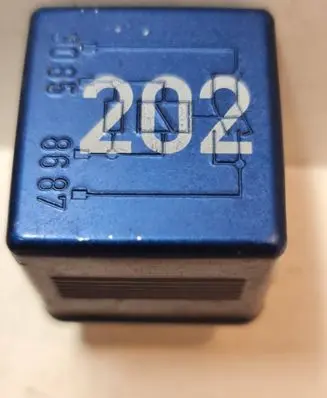 Volkswagen PASSAT B5 Other relay 8A0951253 899587 12V70A