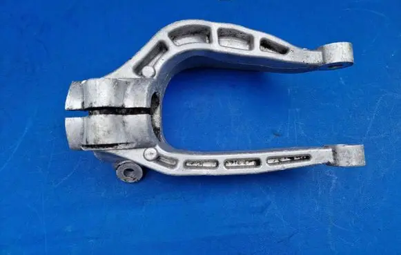 Alfa Romeo 159 Lower shock absorber bracket 50704966