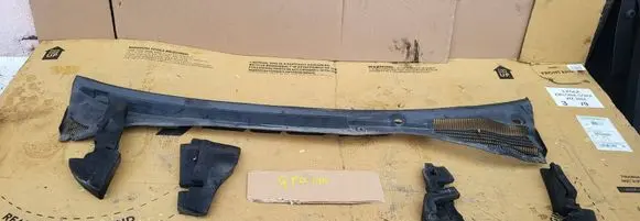 Fiat Grande Punto Wiper trim 51748698