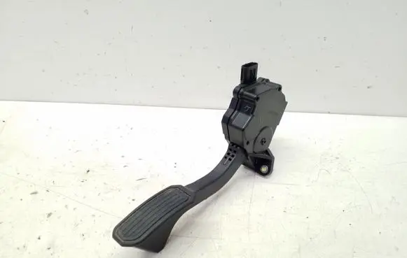 Toyota Prius+ (ZVW40) Accelerator throttle pedal 7811012050 1988008571