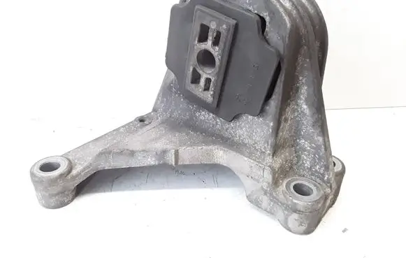 Volvo V70 Engine mount bracket 30680770