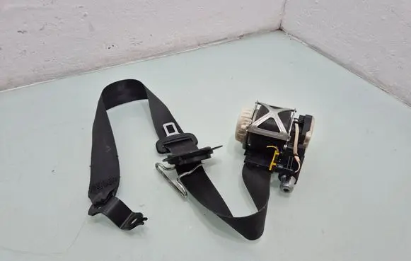 Volkswagen Polo V 6R Front seatbelt 6R4857705