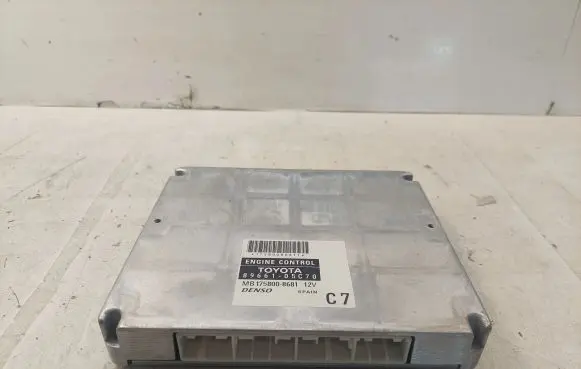 Toyota Avensis T250 Engine control unit/module 8966105C70 1758008681