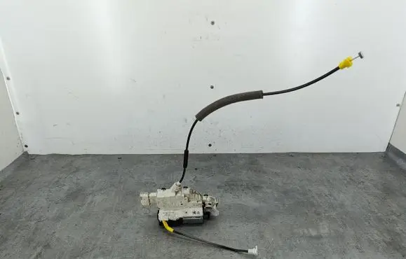 Citroen Jumpy Front door lock 9681335380