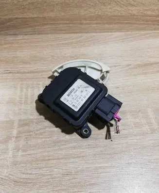Volkswagen PASSAT B5 Air flap motor/actuator 0132801115