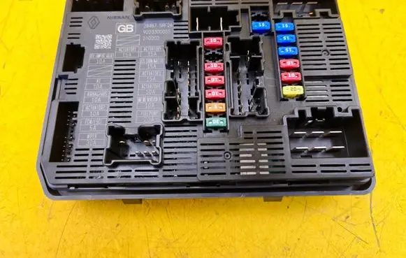 Nissan Micra K14 Fuse module 284B75RF2A 92233000S
