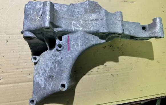 Volkswagen II LT Generator/alternator bracket 074145169F