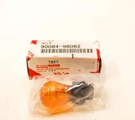 Toyota Tundra II Front fender indicator light 9008498062