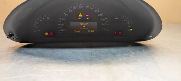 Speedometer (instrument cluster)