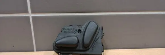 Mercedes-Benz E W211 Seat control switch 2108213851