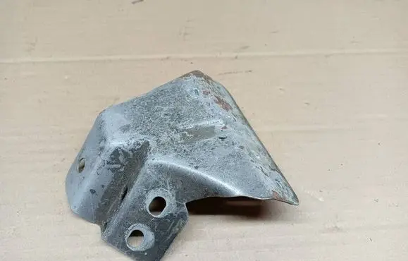 Seat Ibiza III (6L) Fender mounting bracket