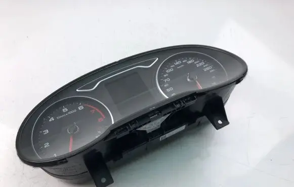 Audi Q2 - Speedometer (instrument cluster) 8V0920760