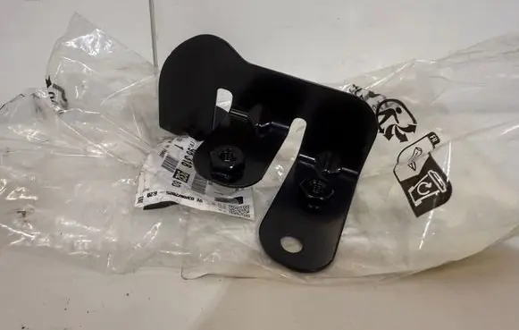 Opel Astra L Fender mounting bracket 318932A01