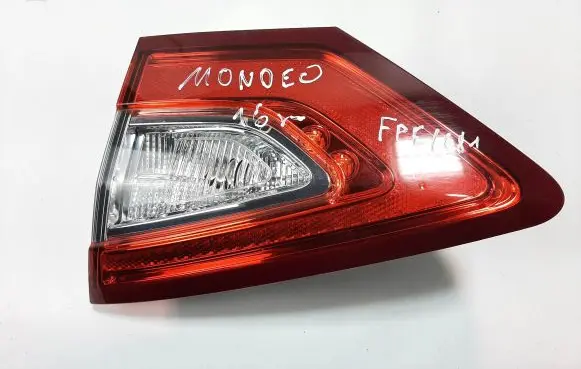 Tailgate rear/tail lights