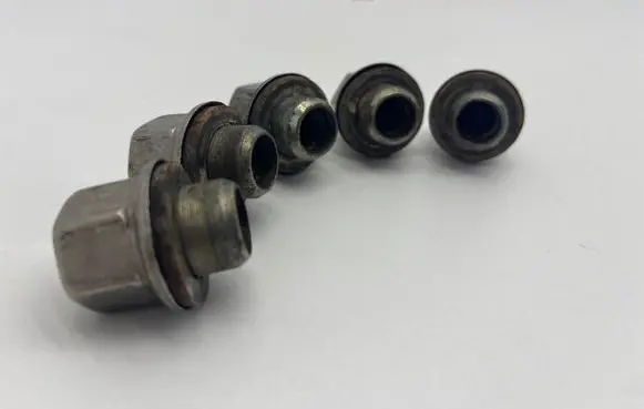 Jaguar XK8 - XKR Nuts/bolts 