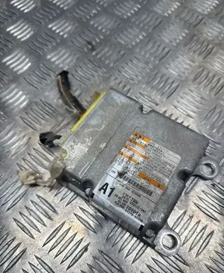 Toyota Avensis T270 Airbag control unit/module 8917005390 233112102