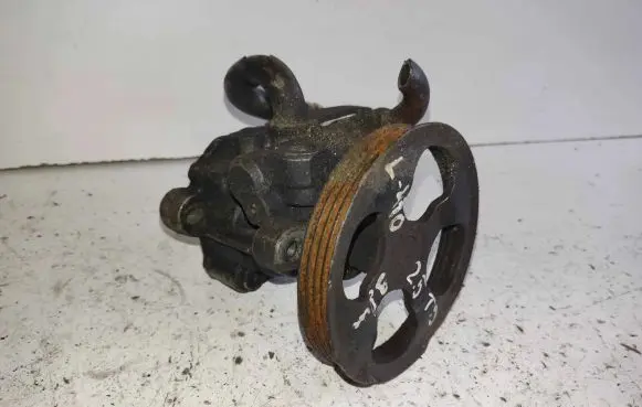 Mitsubishi L400, Space Gear Power steering pump
