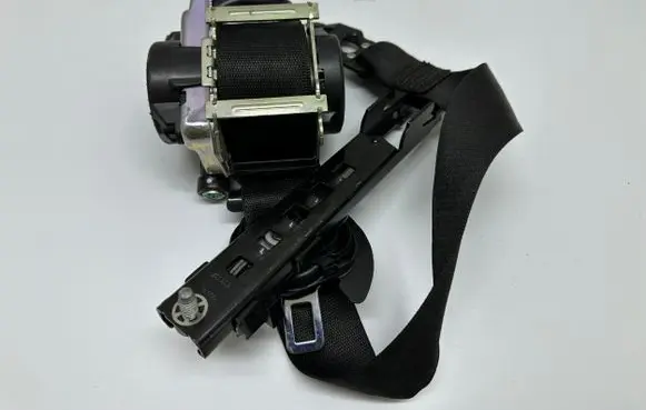 Mercedes-Benz GLC X253 C253 Front seatbelt 2058600185