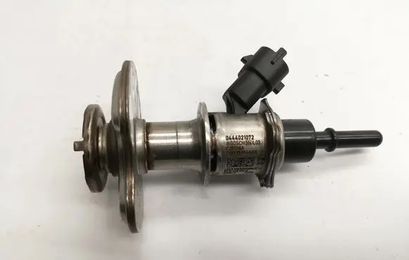Volkswagen Tiguan AdBlue injector 7LA131113A