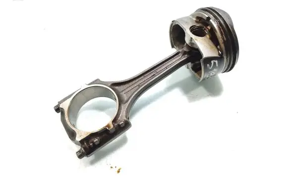 Volkswagen Golf V Piston with connecting rod 