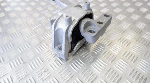 Audi Q3 8U Engine mount bracket 5N0199262F