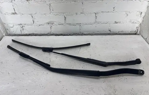 Nissan Murano Z51 Front wiper blade arm