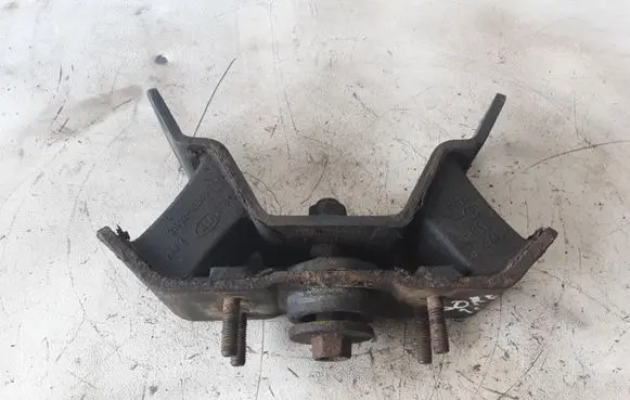 KIA Sorento Gearbox mount 218323E350