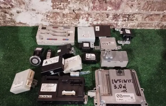 Infiniti Q70 Y51 Engine control unit/module 237101BY8D 0281018021 1039S43643