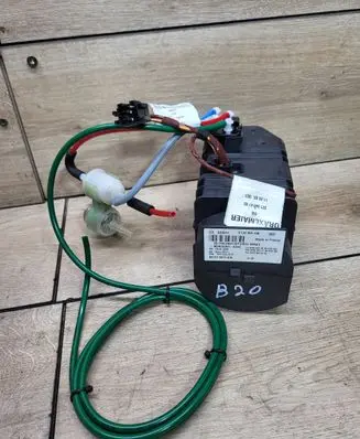 Mercedes-Benz S W221 Secondary air pump A0008003648 A0008003748