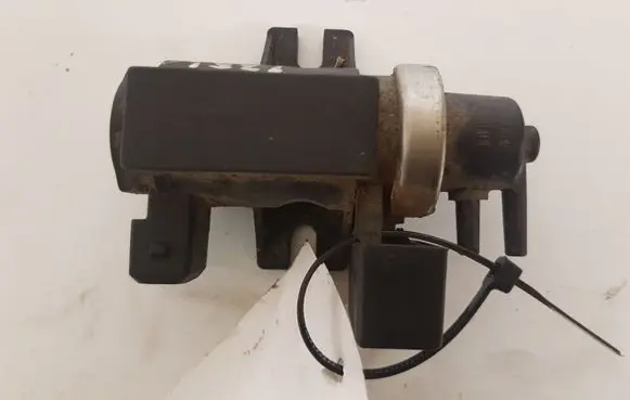 BMW 5 E39 Turbo solenoid valve 72279600 2247906