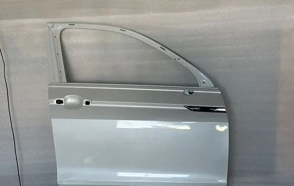 Volkswagen Tiguan Front door 5NA831112B