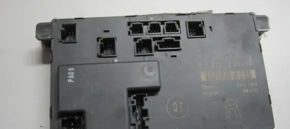 Mercedes-Benz E W211 Door control unit/module A2118701026