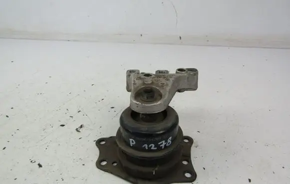 Volkswagen Polo Engine mounting bracket 