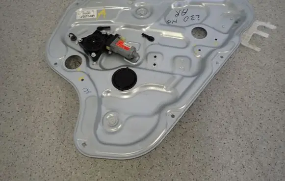 Hyundai i30 Front door window regulator with motor 