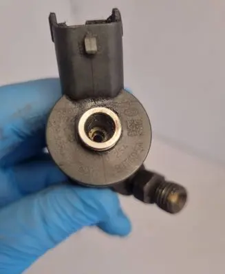 Fuel injector