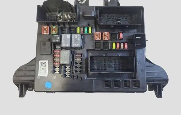 Opel Insignia A Fuse module 13447680 544949969