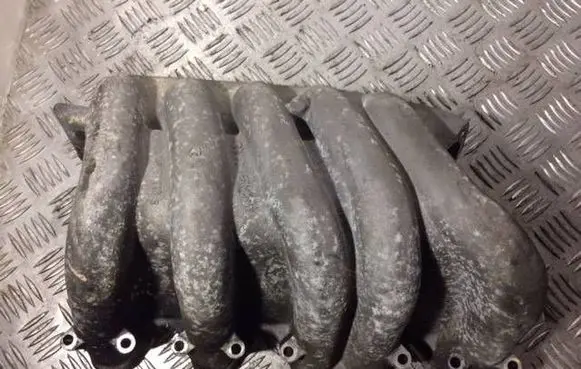 Audi 100 S4 C4 Intake manifold 046129713G