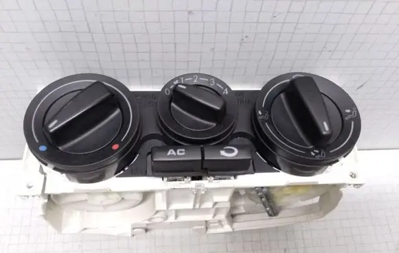 Volkswagen PASSAT B5.5 Climate control unit 1J0820045M 90151202