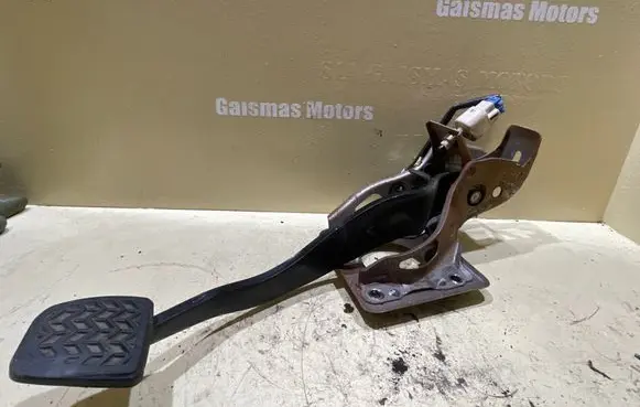 Toyota Corolla E120 E130 Brake pedal 3132152010