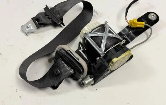 Cadillac Escalade Front seatbelt 