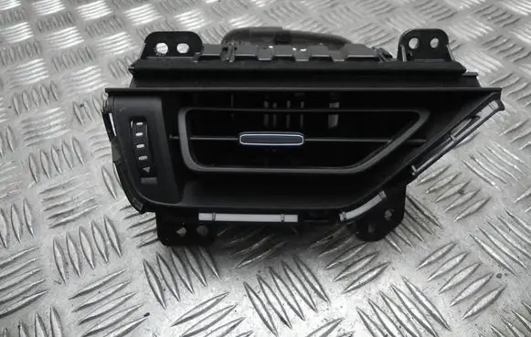 Rear air vent grill