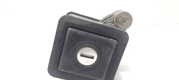Volkswagen PASSAT B3 Tailgate exterior lock 357827571D